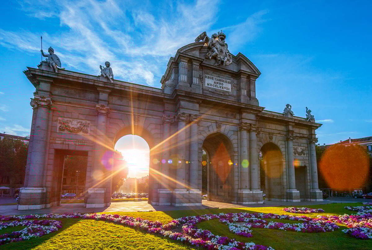 Estas-ciudades-espanolas-se-destacan-por-su-vibrante-escena-cultural.-Freepik-Vwalakte
